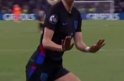 英格兰女足在比赛中夺冠，成为冠军