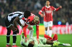 包含乌迪内斯客场逆袭佛罗伦萨，终结连胜势头的词条