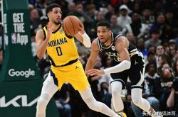 关于照片客场战胜尼克斯，库兹马发威的信息