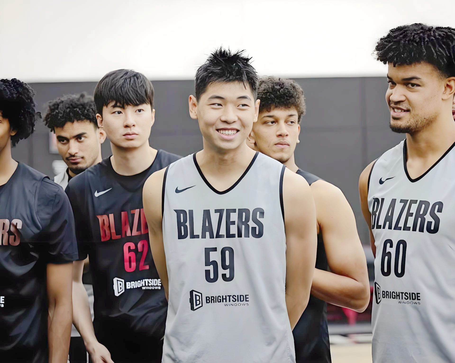 关于亚洲队球员努力奋斗，国际篮球挑战赛场连连取胜的信息