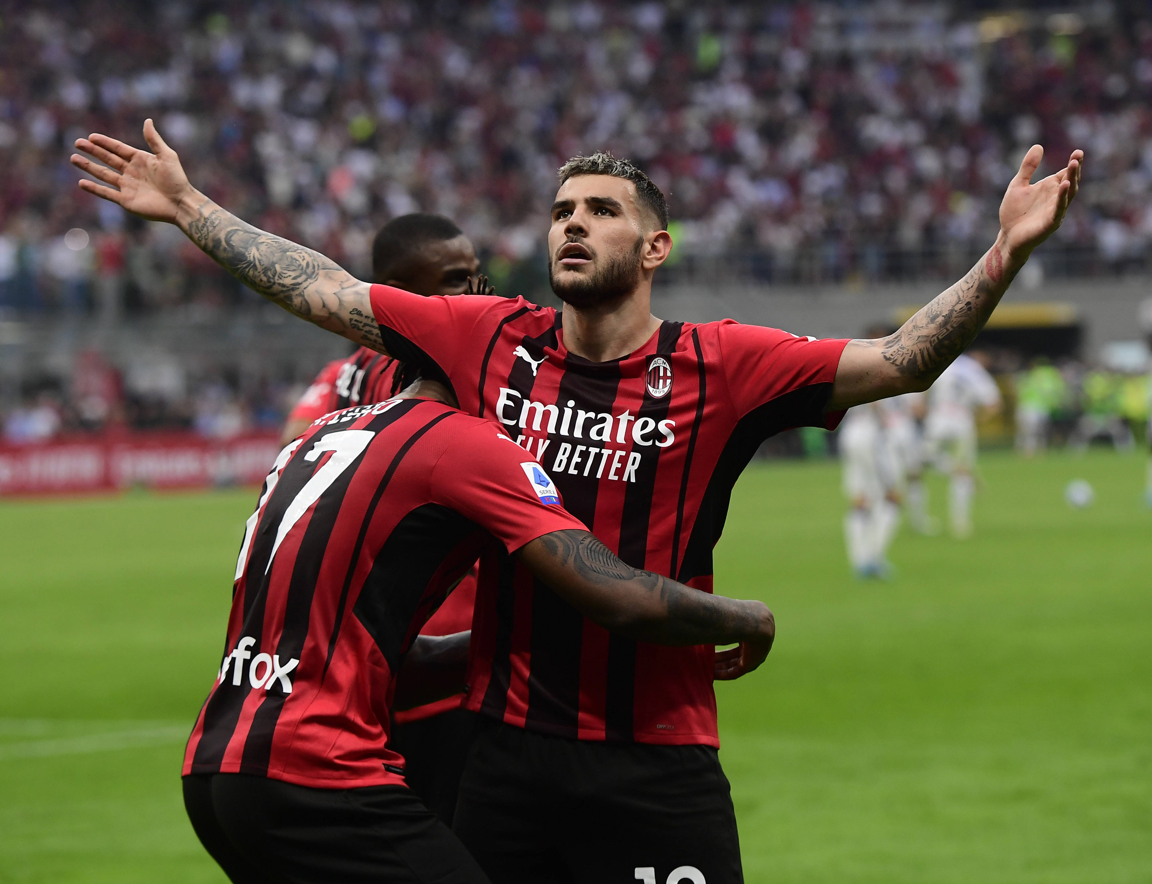 米兰德比大战，AC米兰取得关键胜利