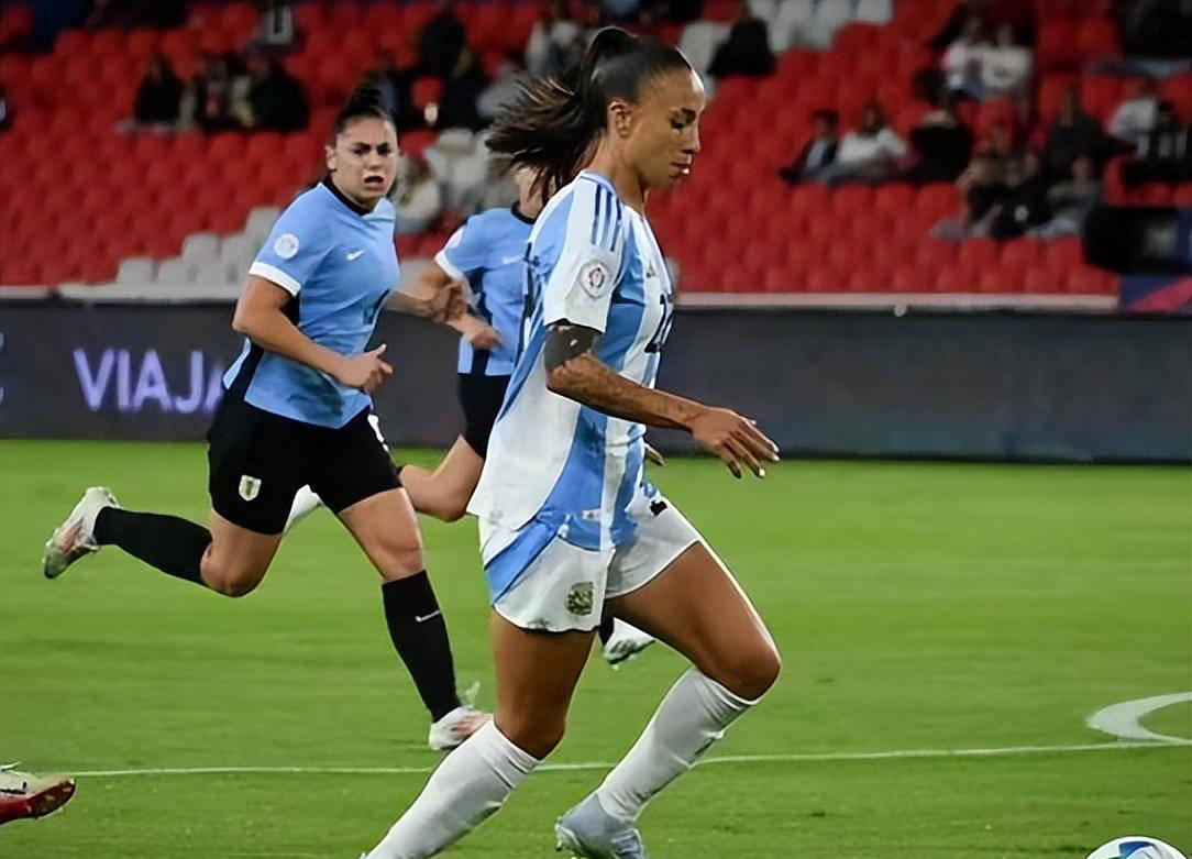 阿根廷女足选手在比赛中展现出色