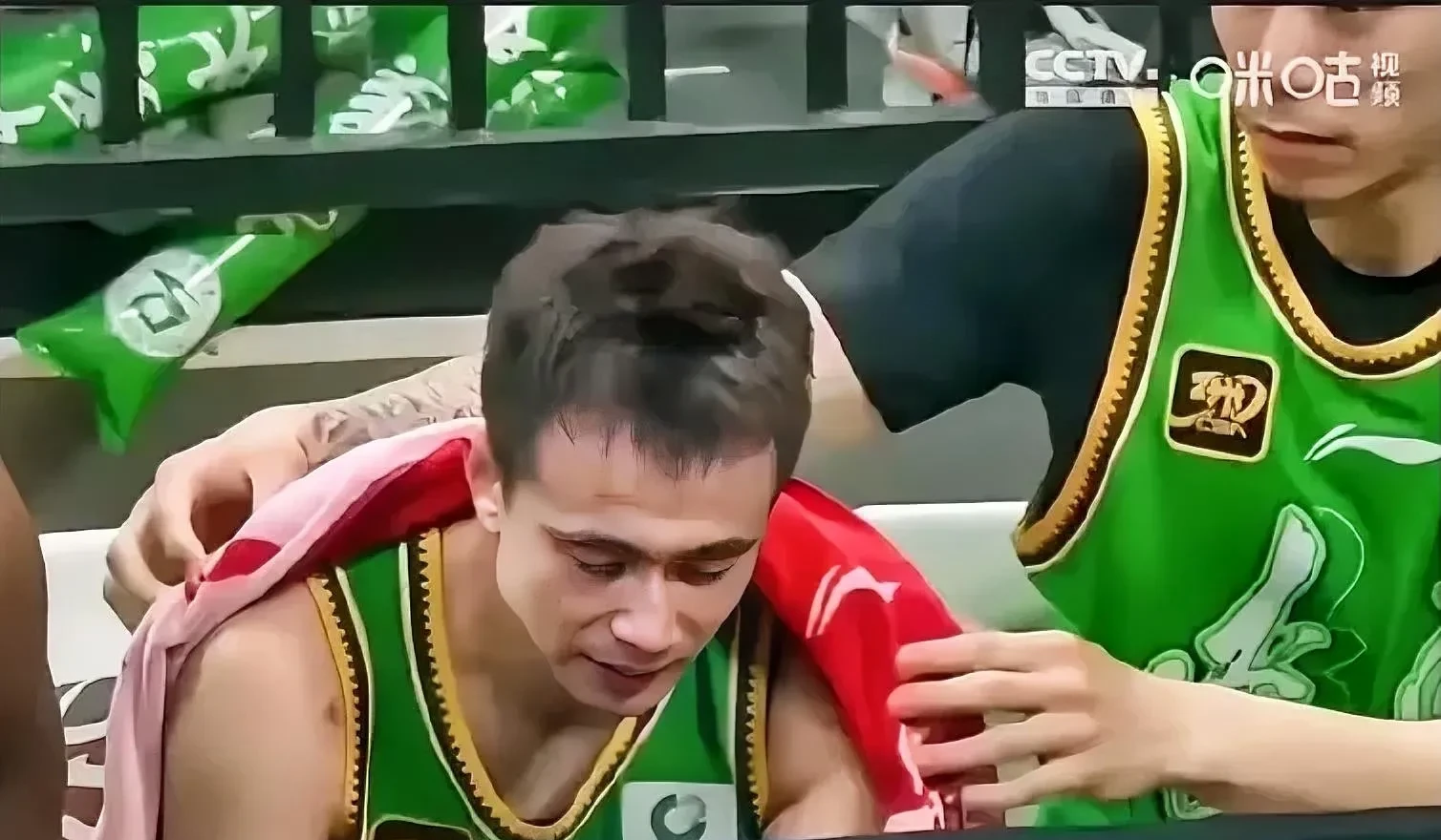 赵继伟受伤结束本赛季征程，球迷送上祝福