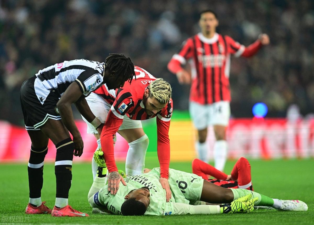 包含乌迪内斯客场逆袭佛罗伦萨，终结连胜势头的词条