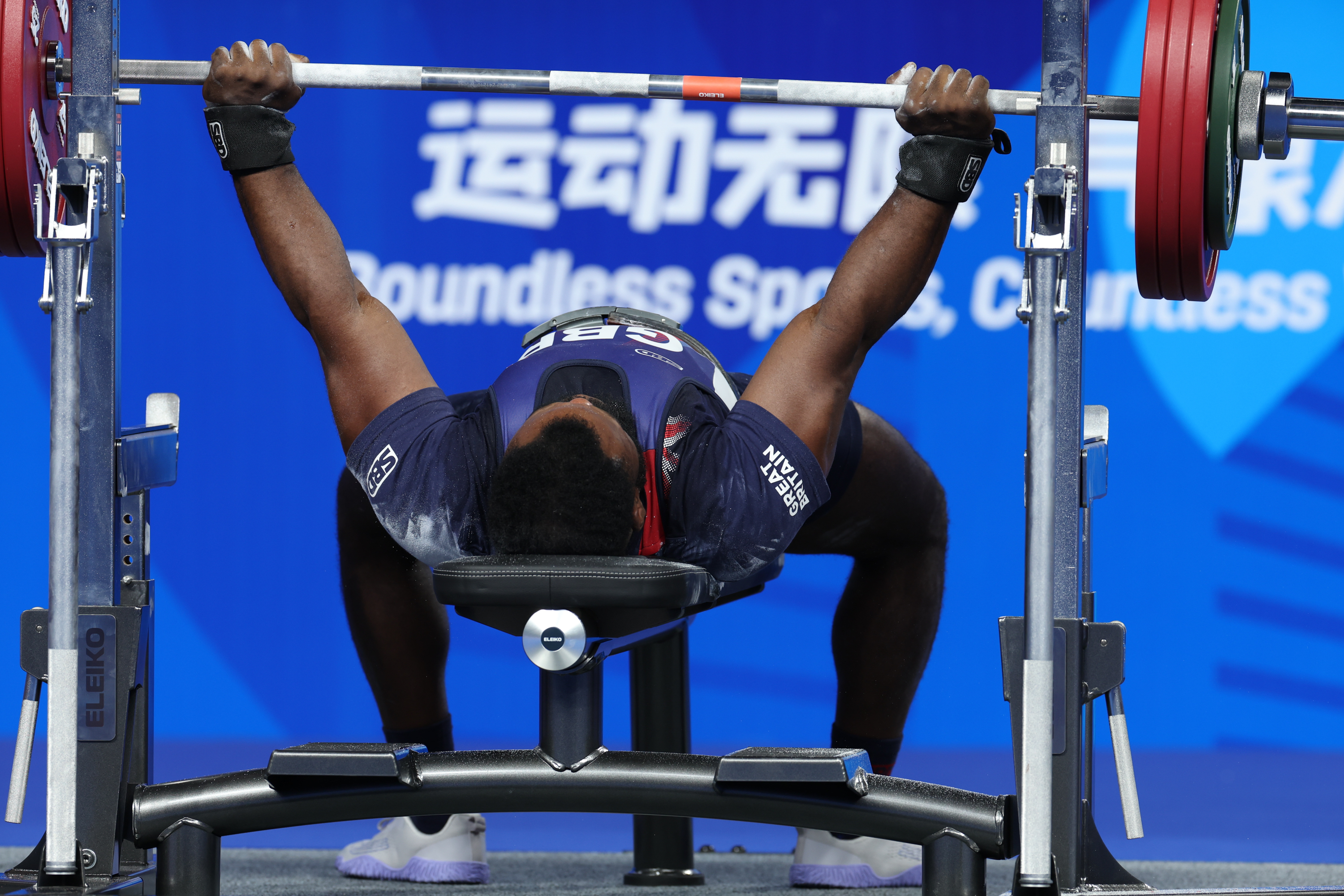 德国运动员在举重比赛中刷新纪录 德国运动员在举重比赛中刷新纪录